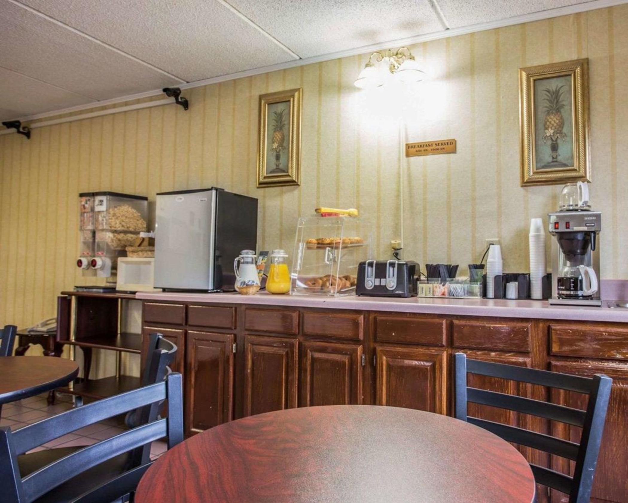 Econo Lodge Inn & Suites Lugoff Екстериор снимка