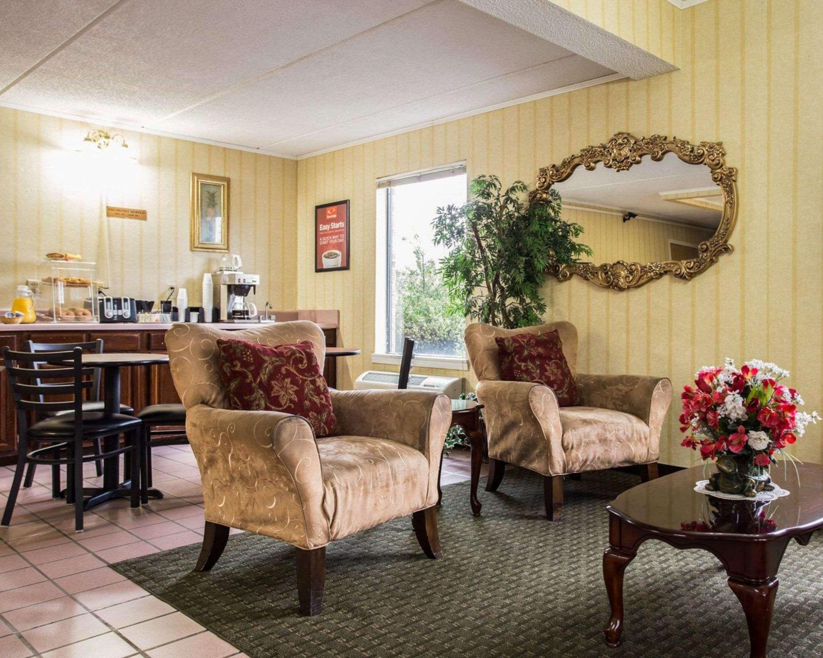 Econo Lodge Inn & Suites Lugoff Екстериор снимка
