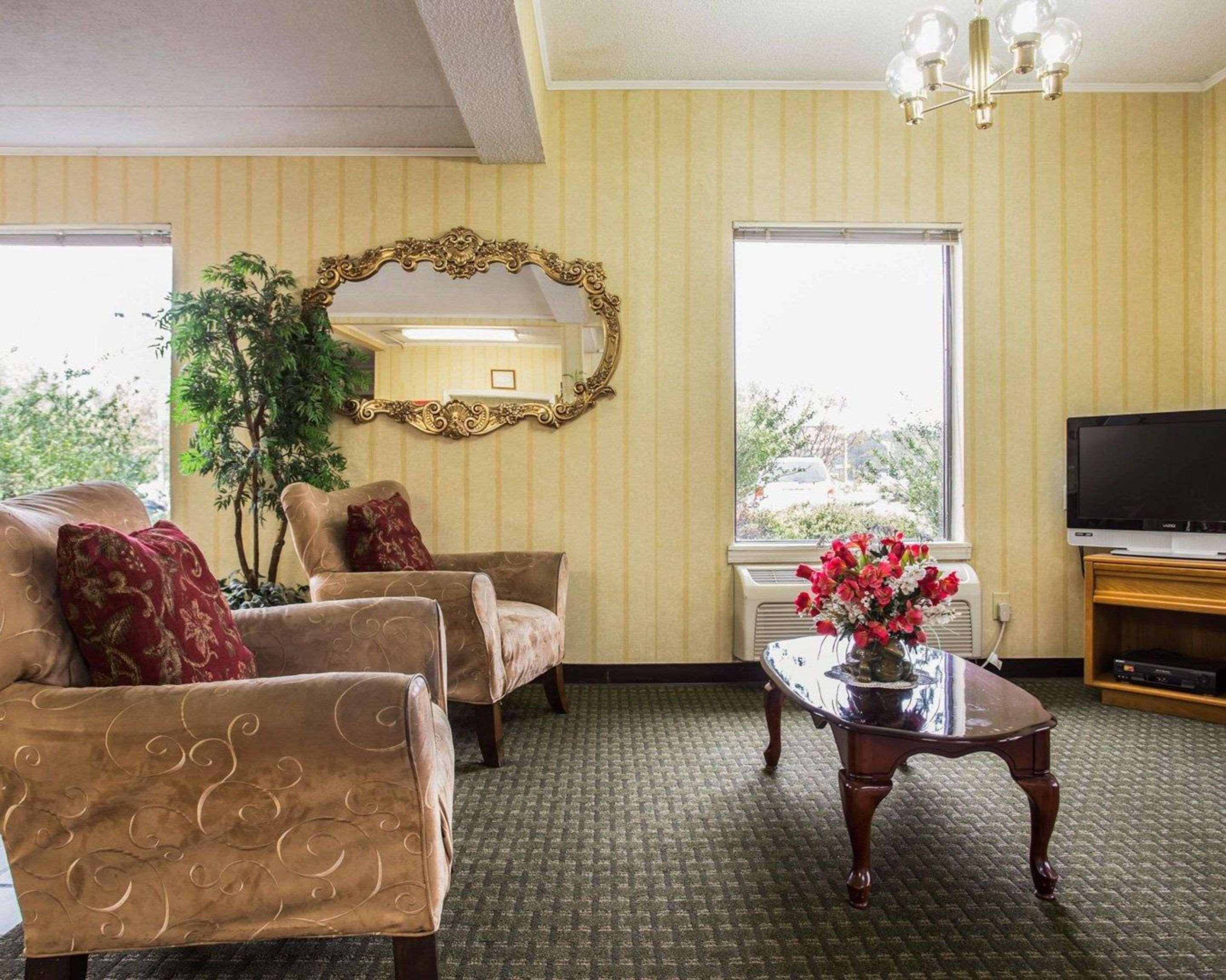 Econo Lodge Inn & Suites Lugoff Екстериор снимка