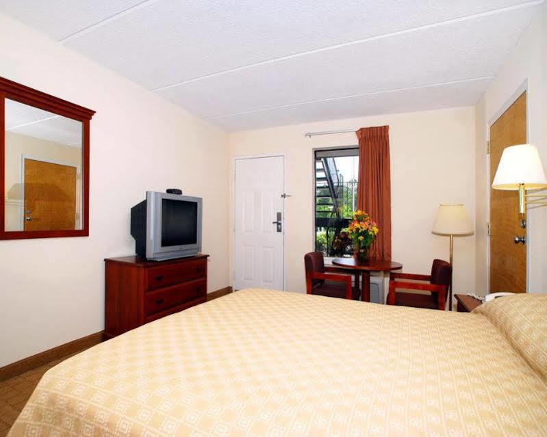 Econo Lodge Inn & Suites Lugoff Екстериор снимка